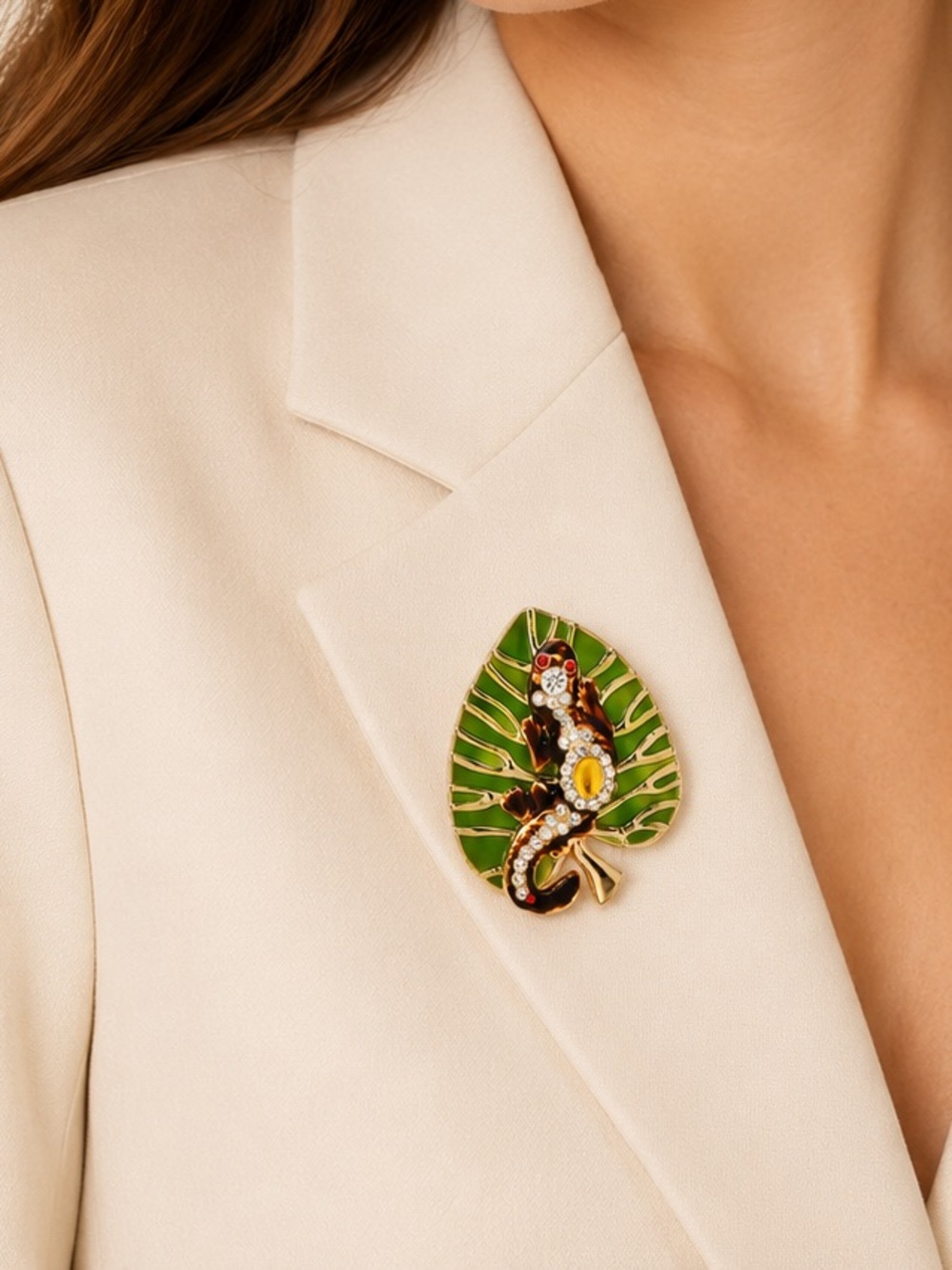 Gecko Tropical Leaf Green Crystal Brooch